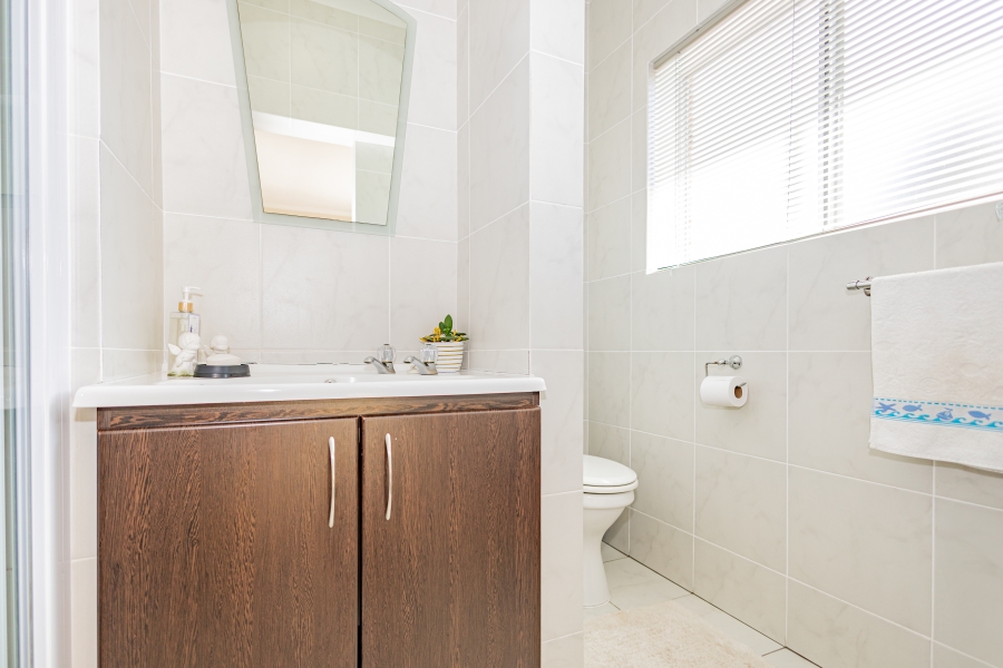 4 Bedroom Property for Sale in Amandelrug Western Cape